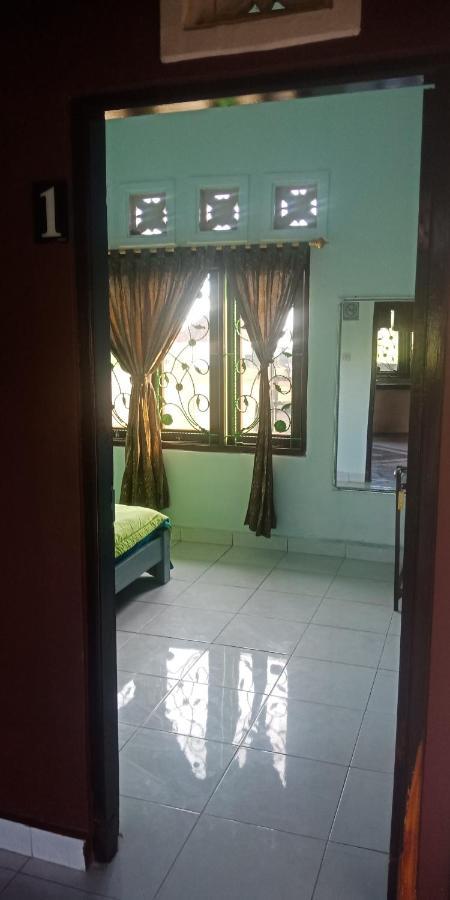 Ibu Ana Homestay Tabanan  Bagian luar foto